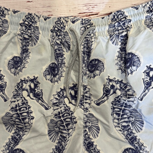 Vilebrequin Morrea Swim Trunks 5.5” in Navy and White Seahorse Print Sz XL - Picture 3 of 10